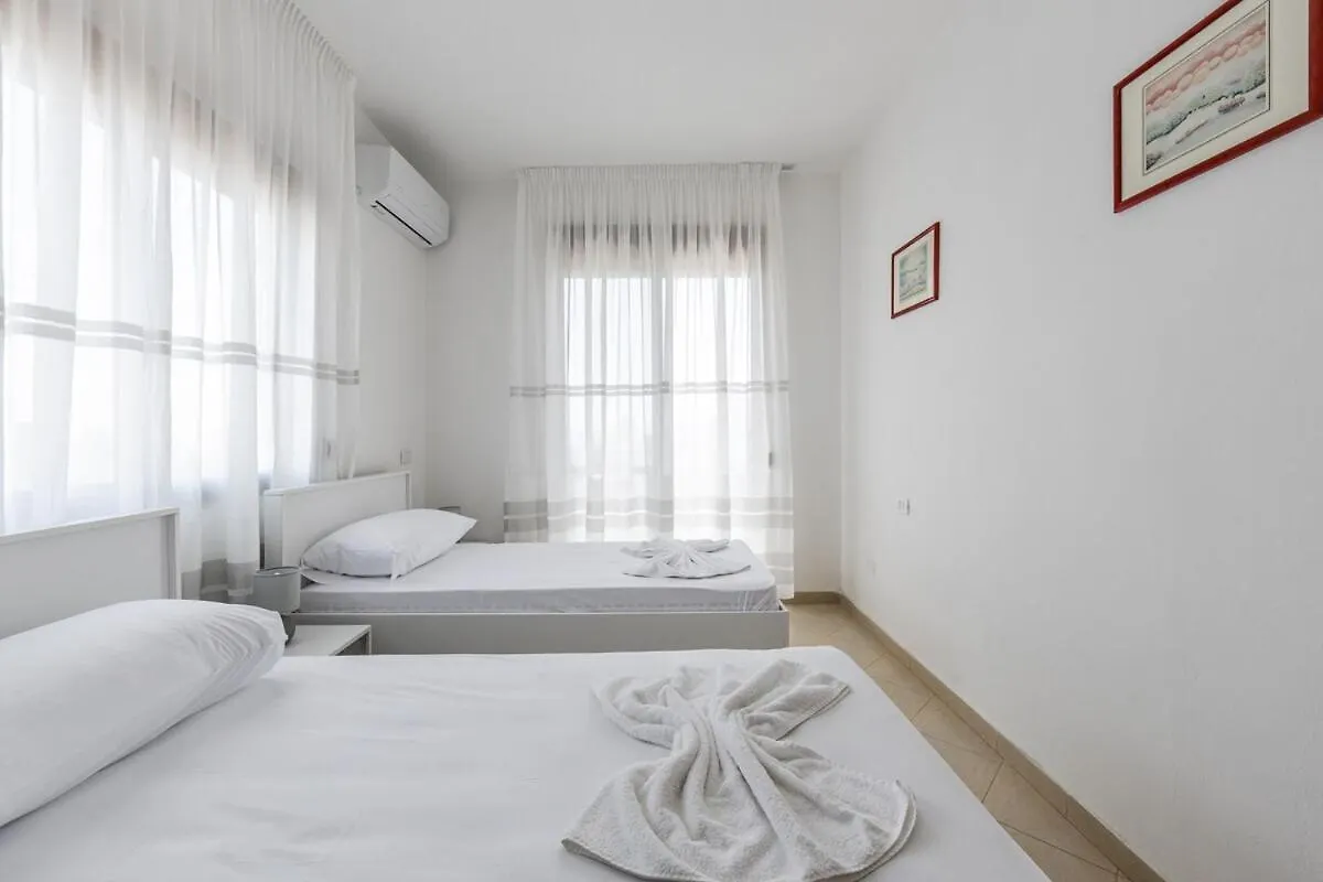 Billy S 4 Bdr Apartment By Ps Δυρράχιο 0*,