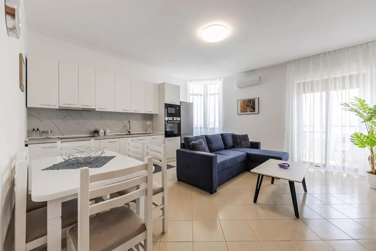 Billy S 4 Bdr Apartment By Ps Δυρράχιο 0*,  Αλβανία