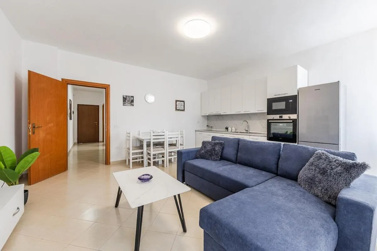 Billy S 4 Bdr Apartment By Ps Δυρράχιο 0*,  Αλβανία