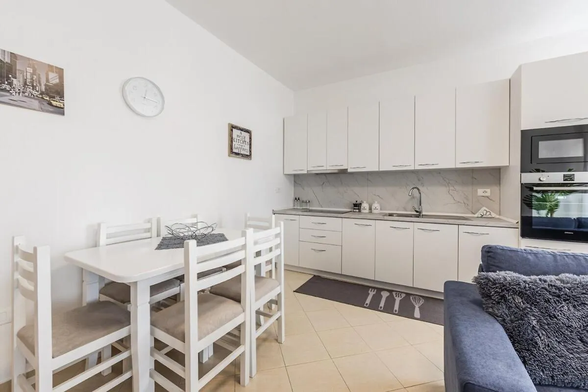 Billy S 4 Bdr Apartment By Ps Δυρράχιο