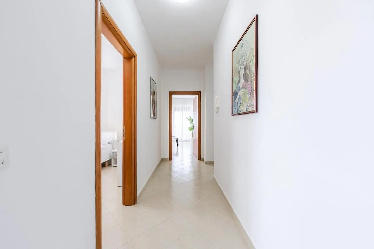 Billy S 4 Bdr Apartment By Ps Δυρράχιο 0*,