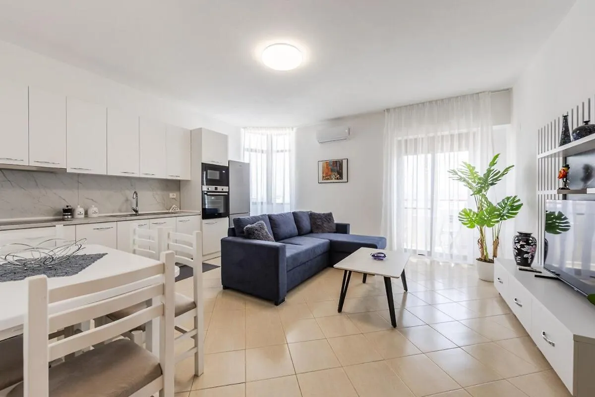 Billy S 4 Bdr Apartment By Ps Δυρράχιο 0*,  Αλβανία